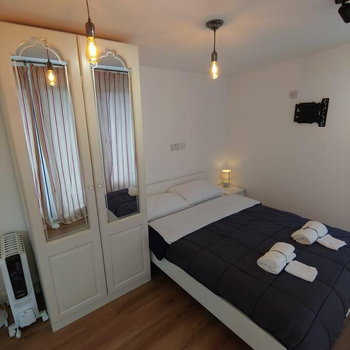 Self Contained, Double Bed Studio, Private Kitchen, Private Bath, Walking Distance To Harry Potter Watford  Kültér fotó