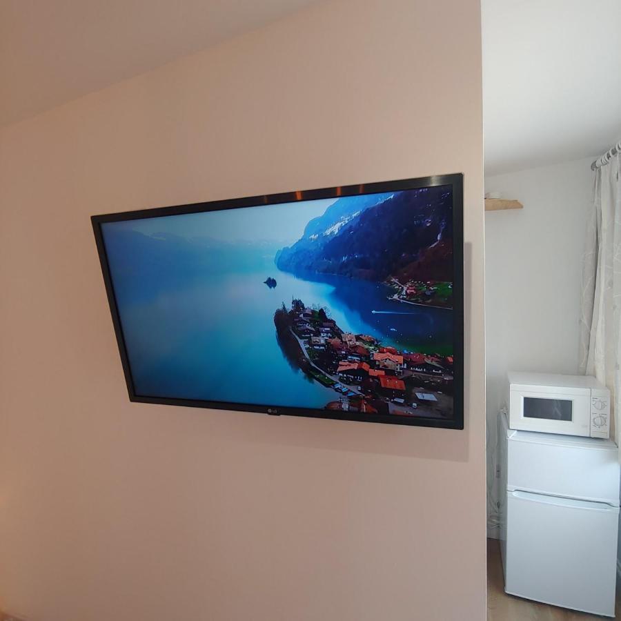 Self Contained, Double Bed Studio, Private Kitchen, Private Bath, Walking Distance To Harry Potter Watford  Kültér fotó