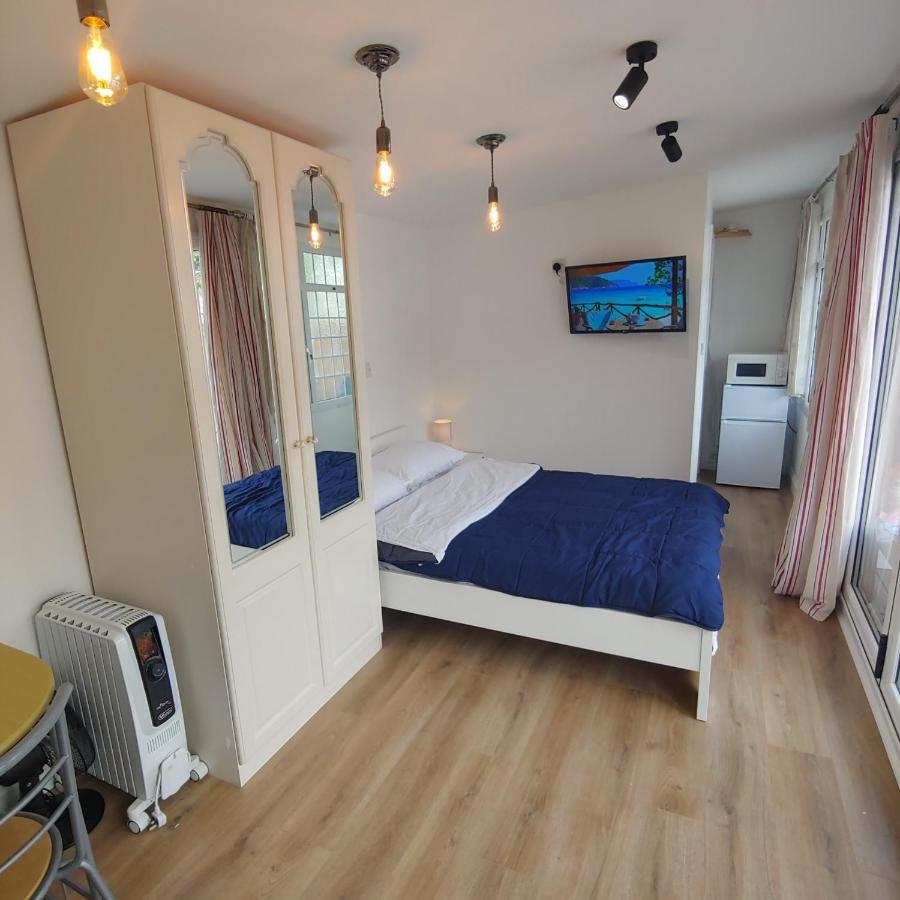Self Contained, Double Bed Studio, Private Kitchen, Private Bath, Walking Distance To Harry Potter Watford  Kültér fotó