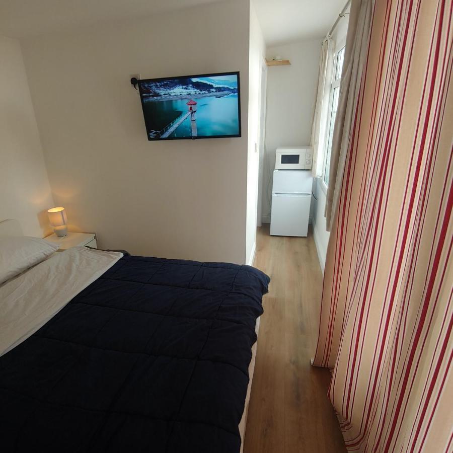 Self Contained, Double Bed Studio, Private Kitchen, Private Bath, Walking Distance To Harry Potter Watford  Kültér fotó