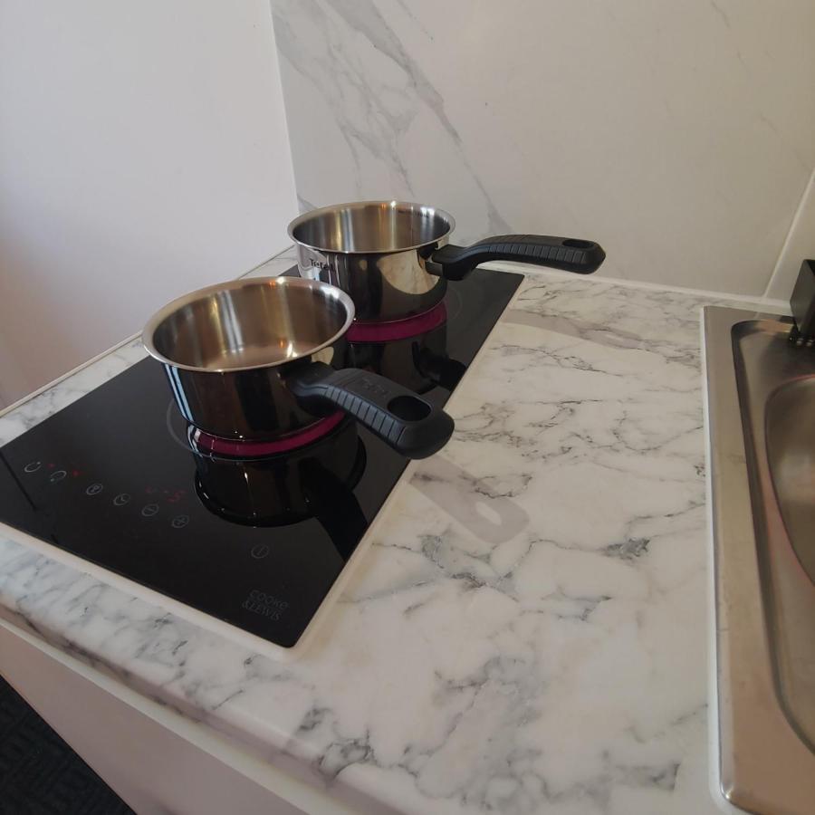 Self Contained, Double Bed Studio, Private Kitchen, Private Bath, Walking Distance To Harry Potter Watford  Kültér fotó