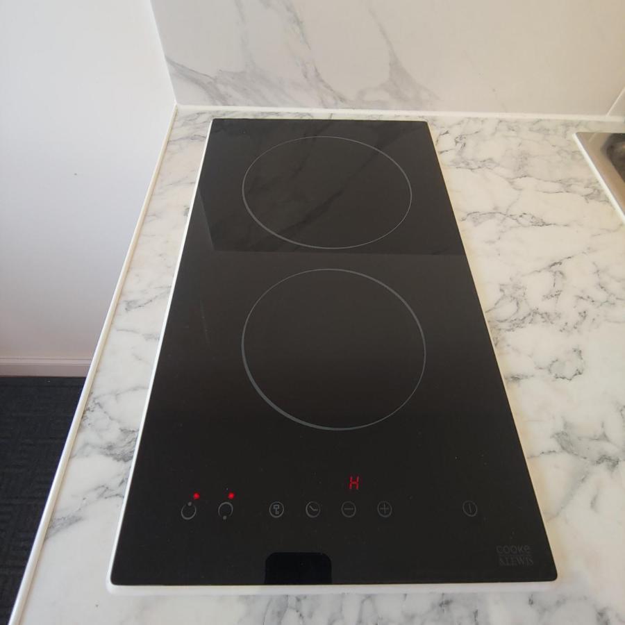 Self Contained, Double Bed Studio, Private Kitchen, Private Bath, Walking Distance To Harry Potter Watford  Kültér fotó