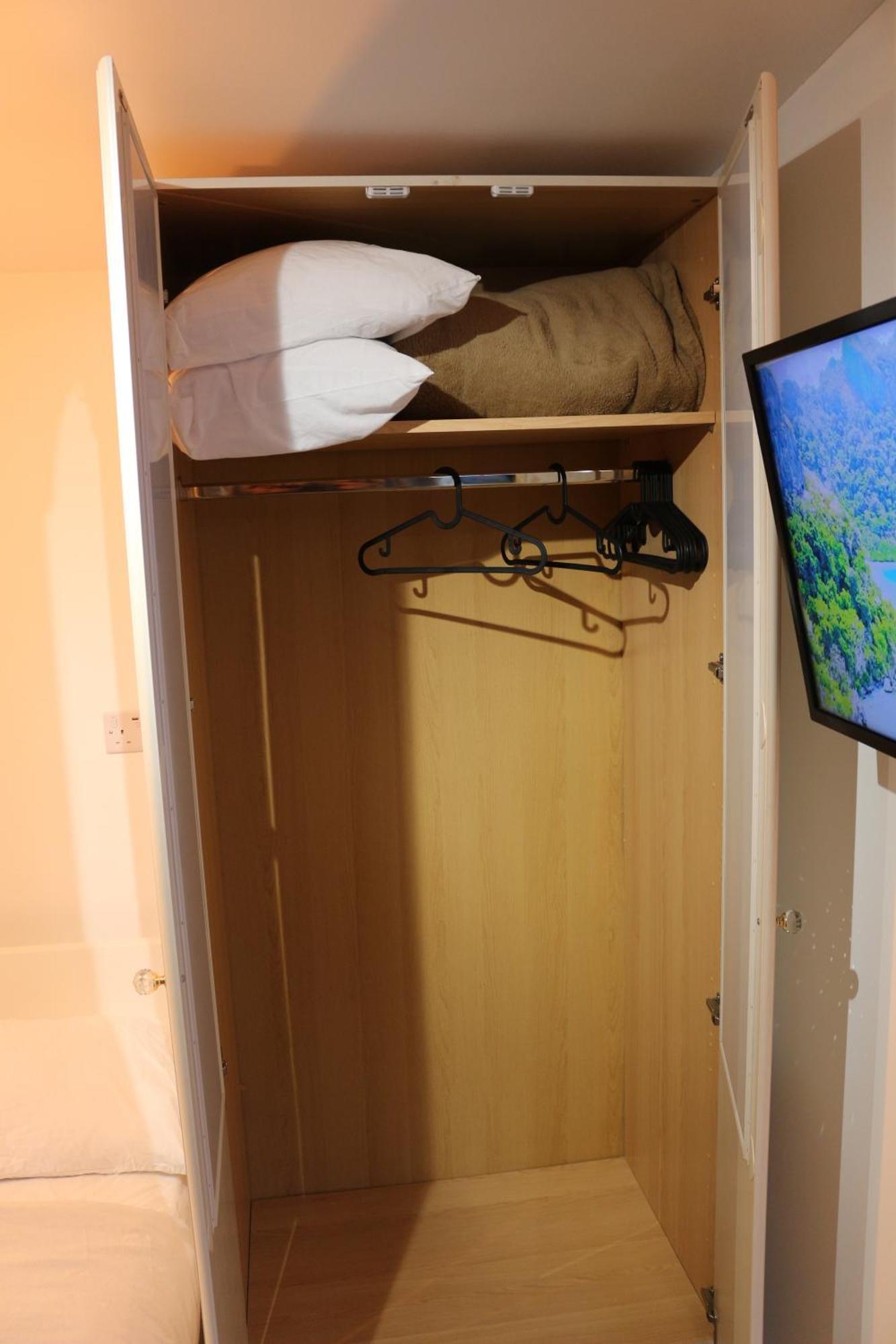 Self Contained, Double Bed Studio, Private Kitchen, Private Bath, Walking Distance To Harry Potter Watford  Kültér fotó