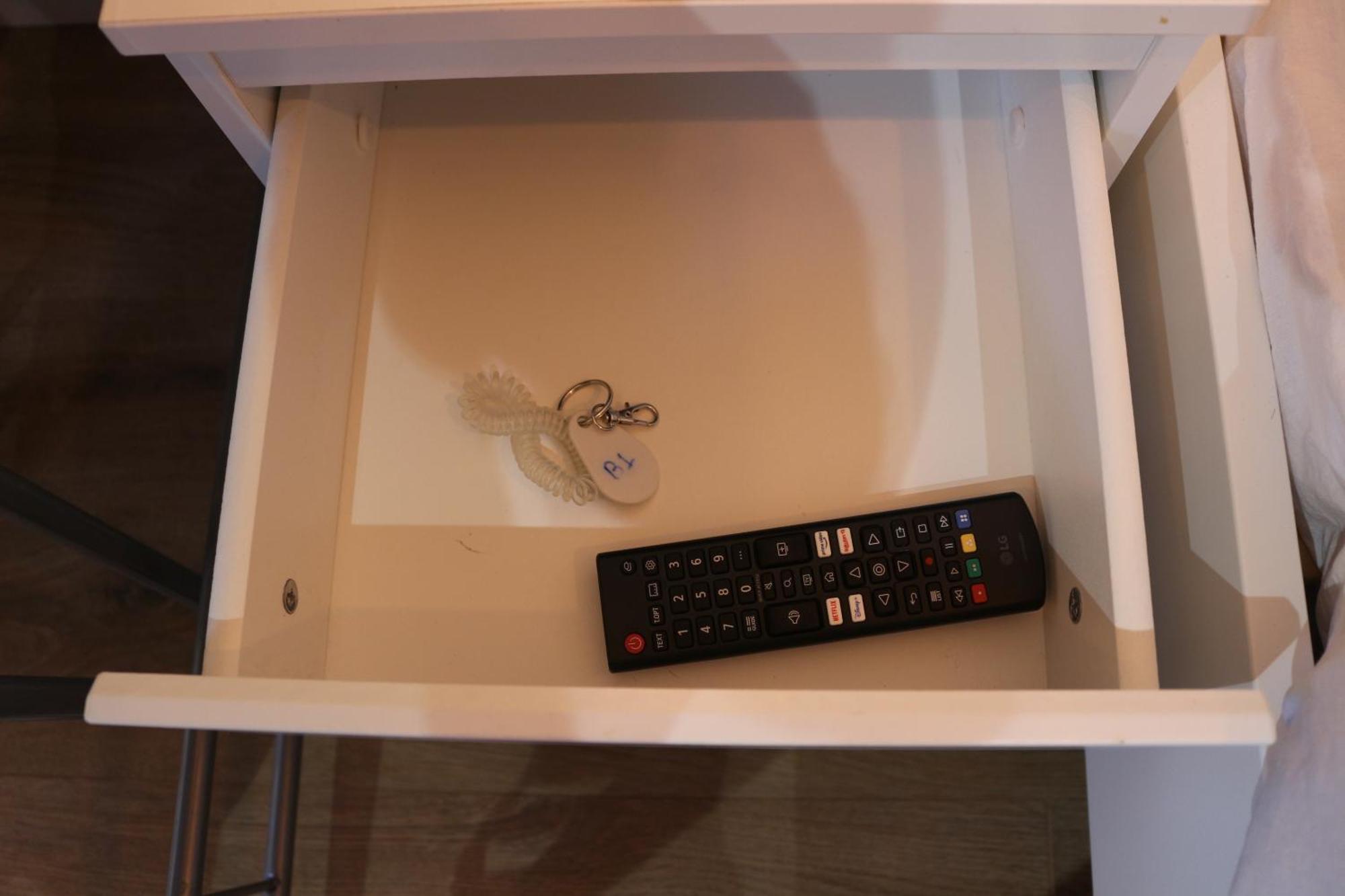 Self Contained, Double Bed Studio, Private Kitchen, Private Bath, Walking Distance To Harry Potter Watford  Kültér fotó